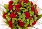 Kytice Červených Růží a Zelených Chryzantém Santini  | rozvoz květin | Doručení květin po Praze | poslat květiny v Praze | dovoz květin praha 